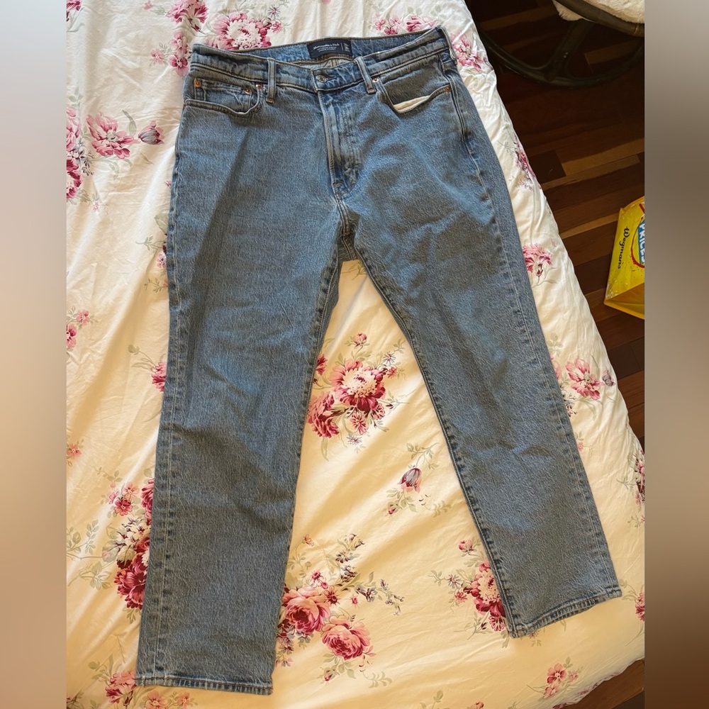 Abercrombie & Fitch Men’s Athletic Straight Blue Denim Jeans